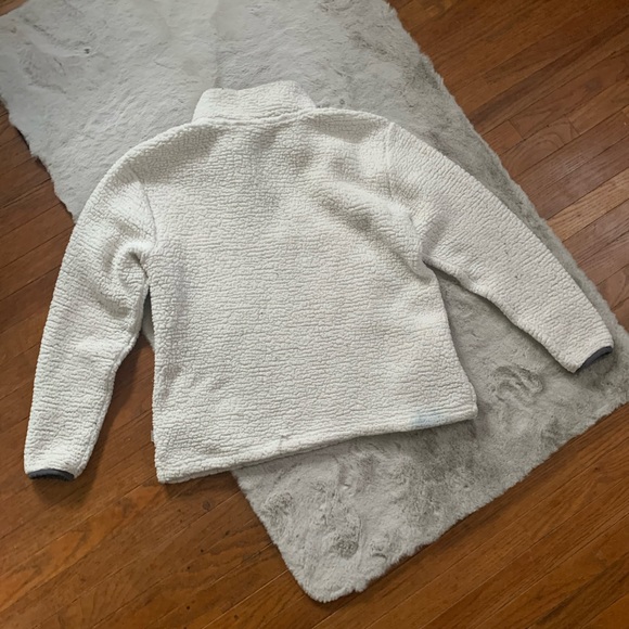 💋 VS PINK white Sherpa pull over - Picture 2 of 4